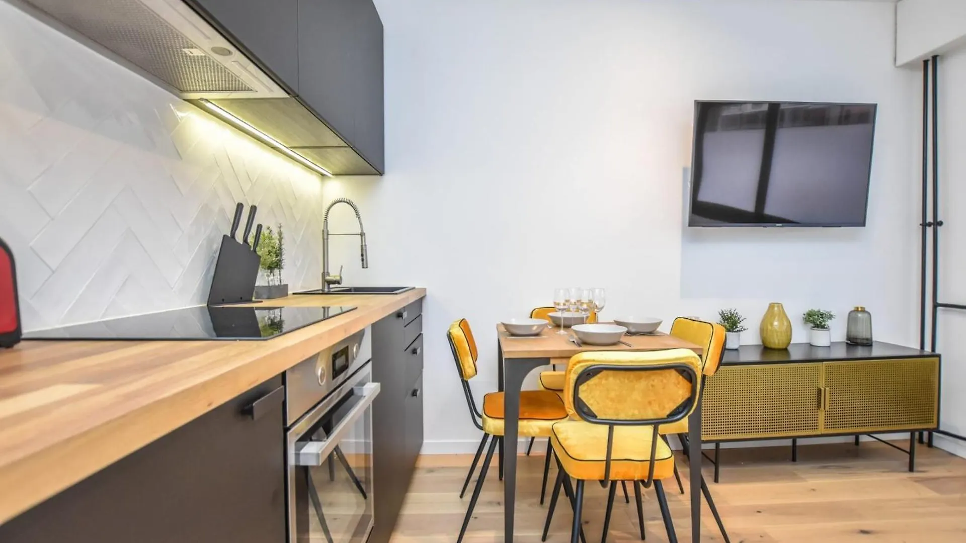 Welcoming Apartment - 1Br 4P - Arc De Triomphe contacts
